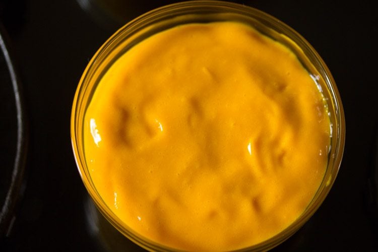mango pudding mixture in bowls before refrigerating.