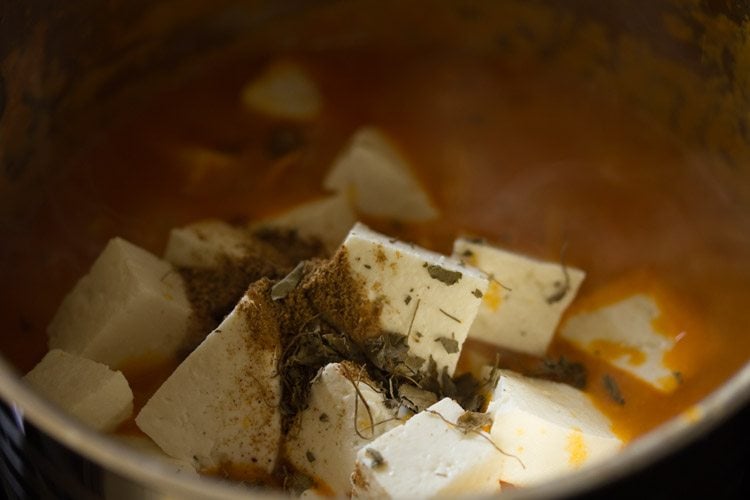 adding crushed kasuri methi and garam masala powder