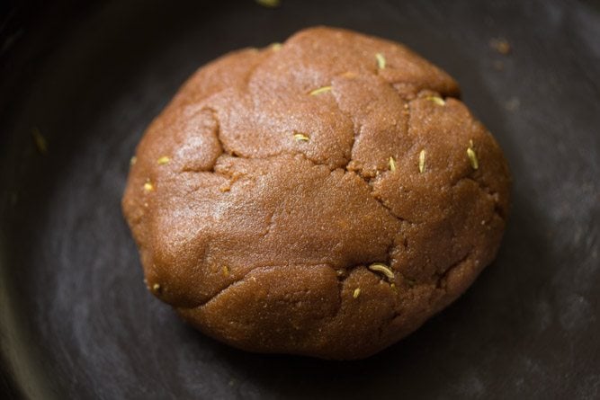 kneaded gud ki roti dough