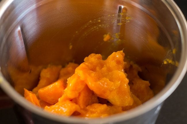 chopped mangoes in a blender jar. 