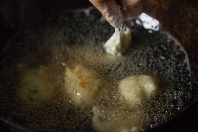 making goli baje recipe, making Mangalore bonda recipe