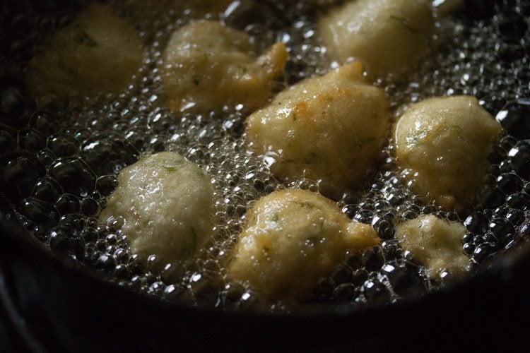 making goli baje recipe, making Mangalore bonda recipe