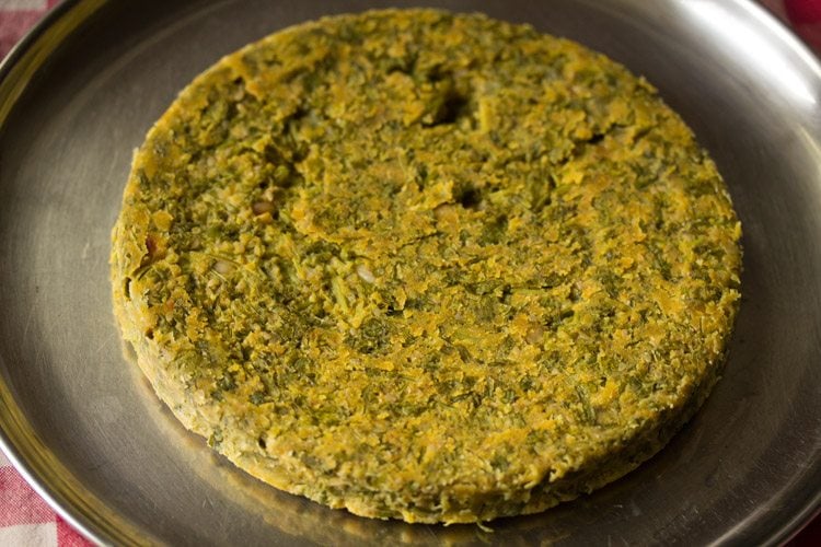 steamed kothimbir vadi on a plate
