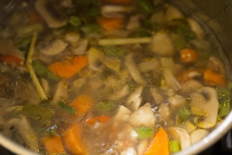 making tom yum soup recipe