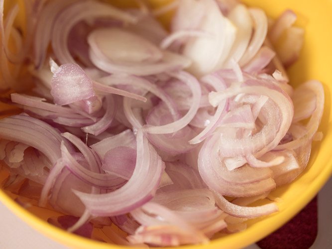 making ulli vada recipe