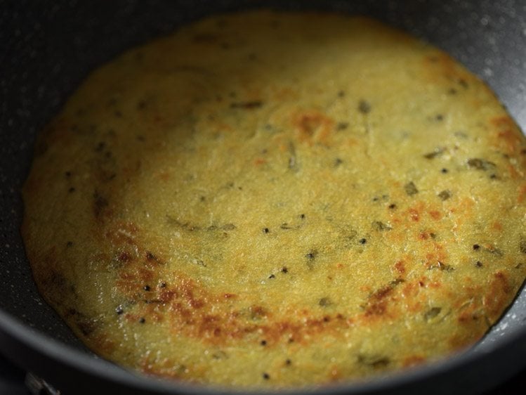 making Gujarati handvo recipe in pan