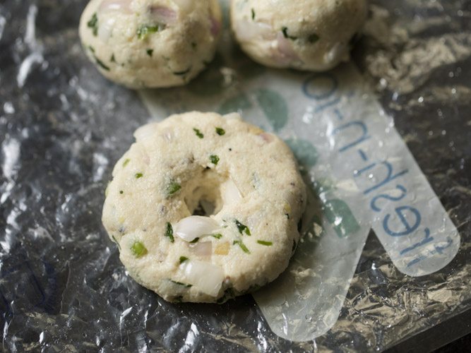 depression made in the center of the flattened rava vada. 