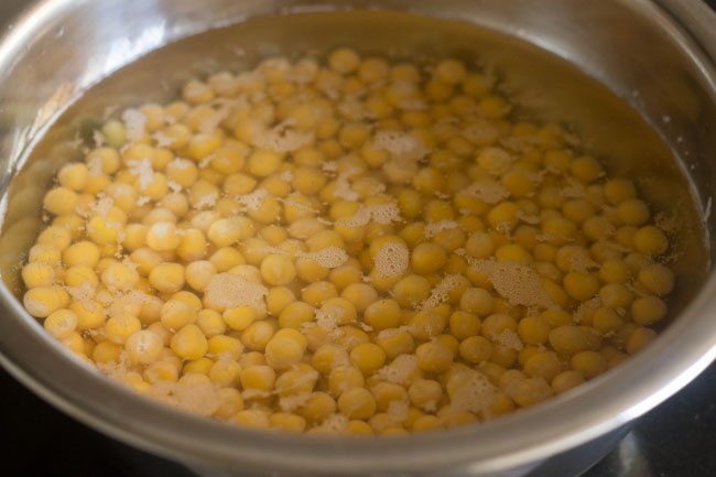 soaking dried white peas in water. 