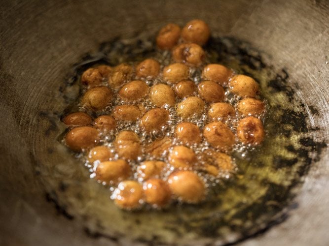 raisins swelling and becoming plump in ghee