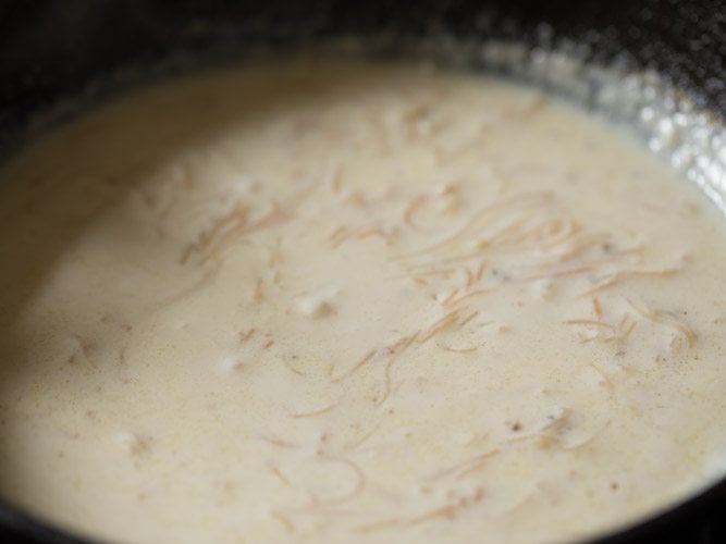 cardamom powder mixed evenly with vermicelli payasam