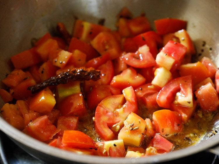 making Bengali tomato khejur chutney recipe