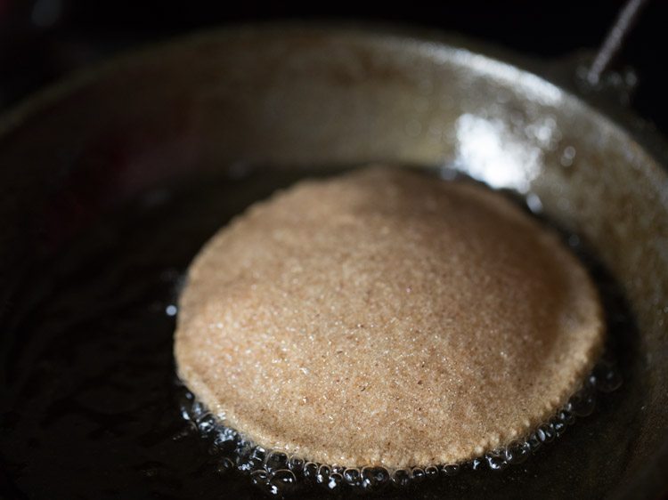 making kuttu ki poori recipe