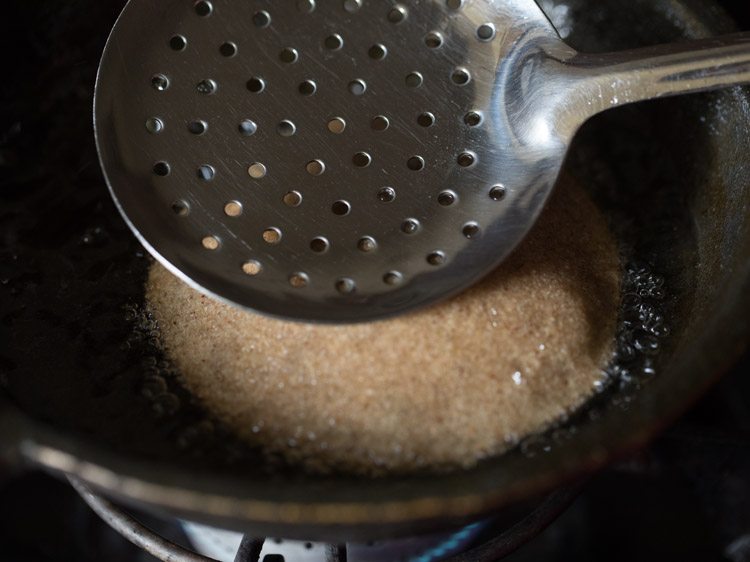 making kuttu ki poori recipe