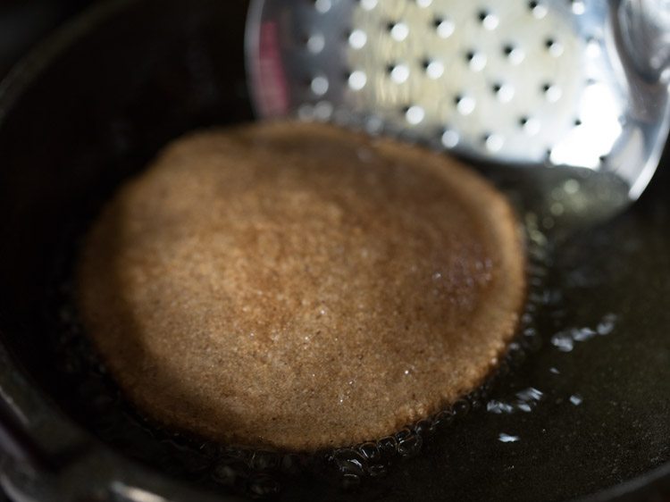 making kuttu ki poori recipe