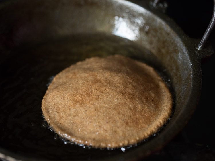 making kuttu ki poori recipe