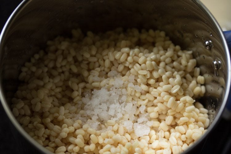 urad dal to make thayir vadai recipe