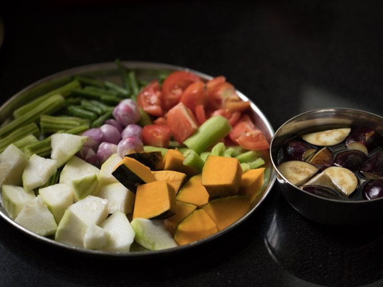 making varutharacha sambar recipe