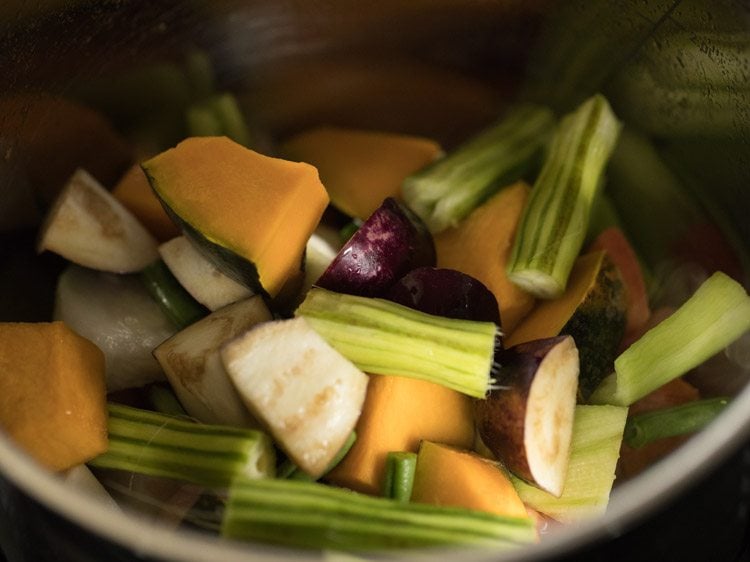 making varutharacha sambar recipe