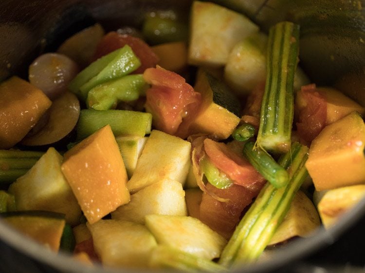 making varutharacha sambar recipe