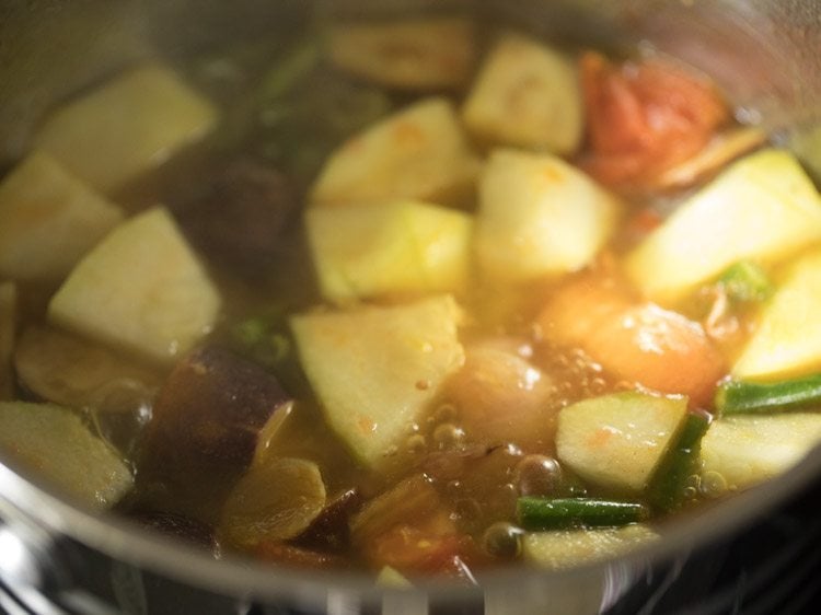 making varutharacha sambar recipe