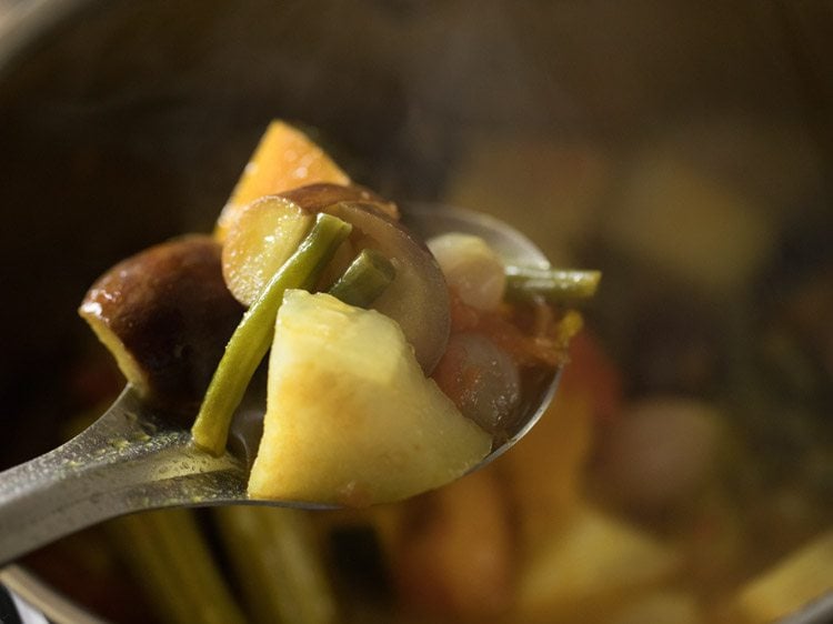 making varutharacha sambar recipe