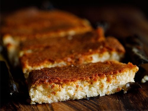 close up shot of chenna poda.