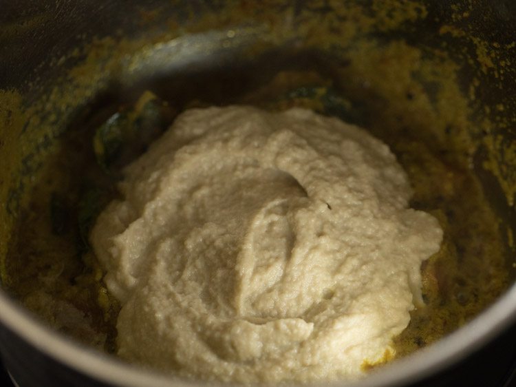 making flower batata rassa recipe