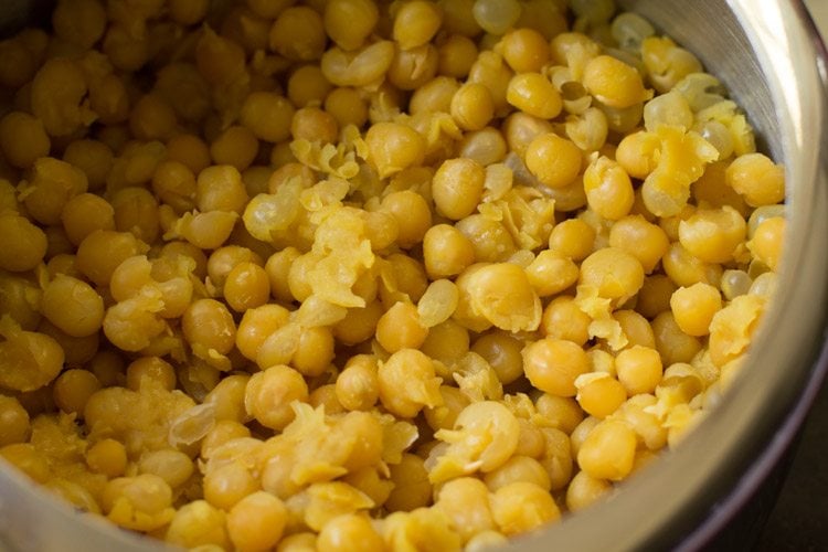 cooked green peas in the pressure cooker