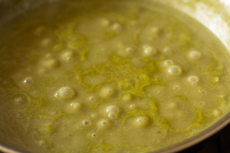 peas gravy getting cooked