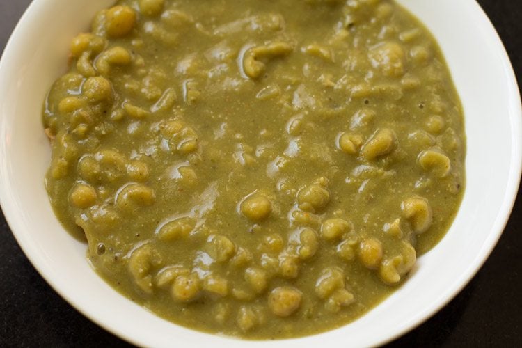 peas gravy added to puri