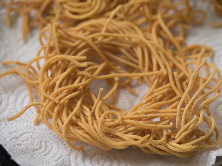 fried omapodi on kitchen paper towels. 