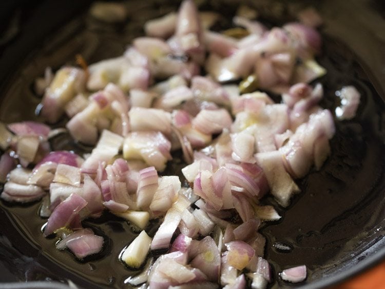 onions to make paneer kalimirch recipe