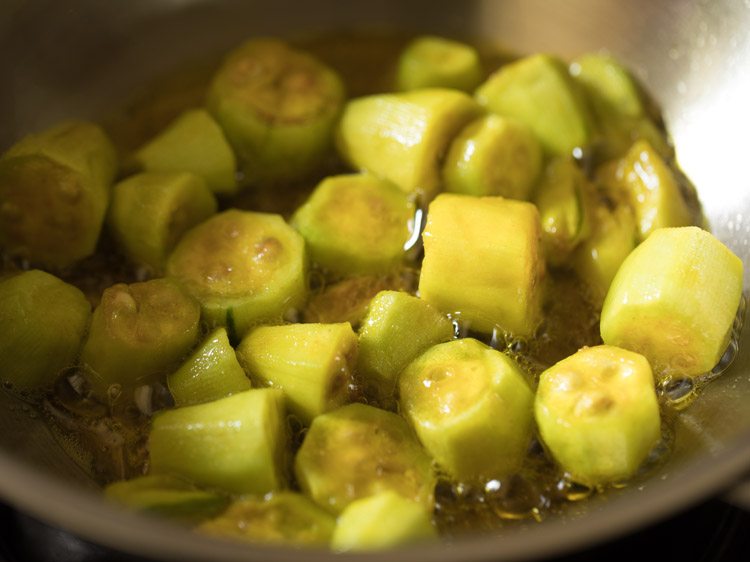 frying pointed gourd pieces. 