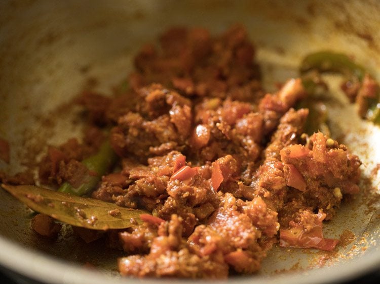 spice powders mixed well in the tomato mixture. 