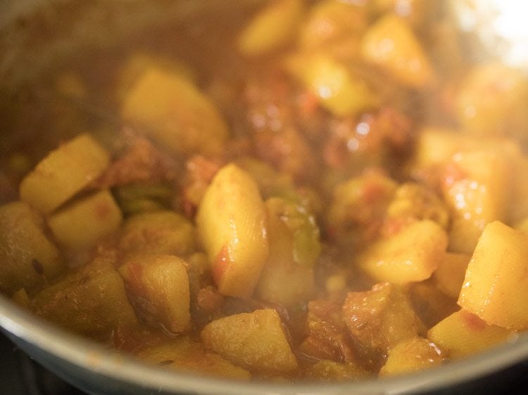 ghee mixed well in the aloo potoler dalna. 