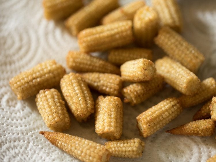 frying baby corn to make baby corn manchurian gravy recipe