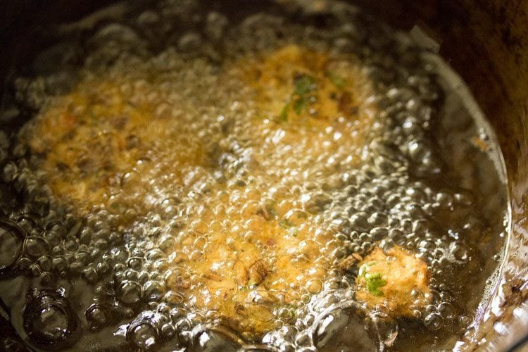 frying vazhaipoo vadai in oil