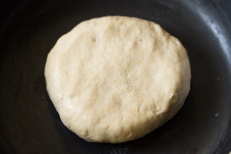 prepared dough kept for leavening. 