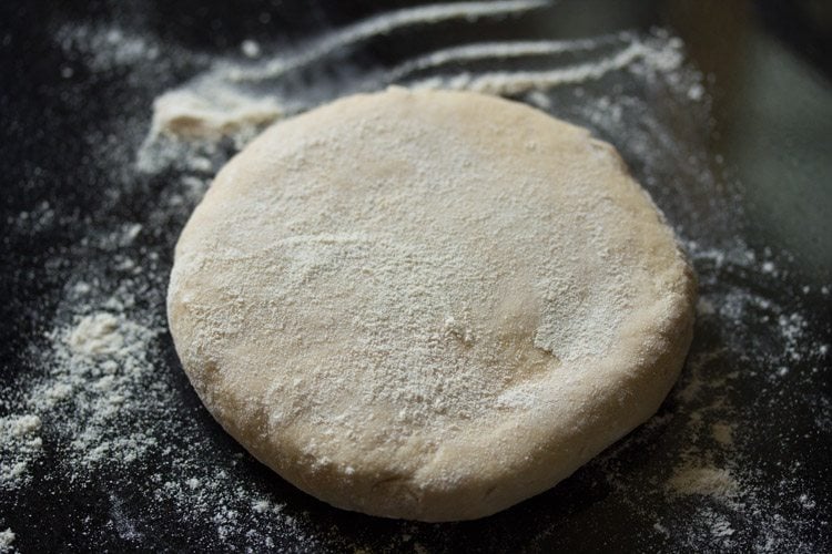 flour sprinkled on leavened dough. 