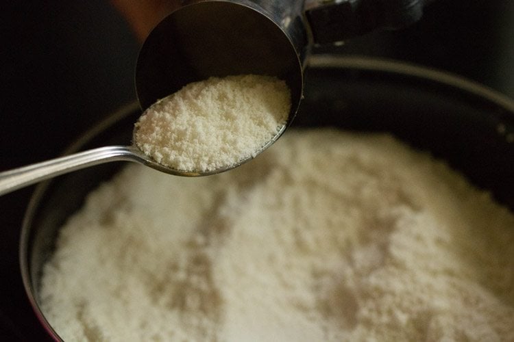 adding puttu flour mixture in the vessel. 