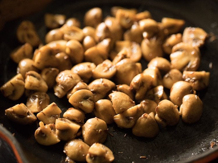 sauteing mushroom till all water dries up