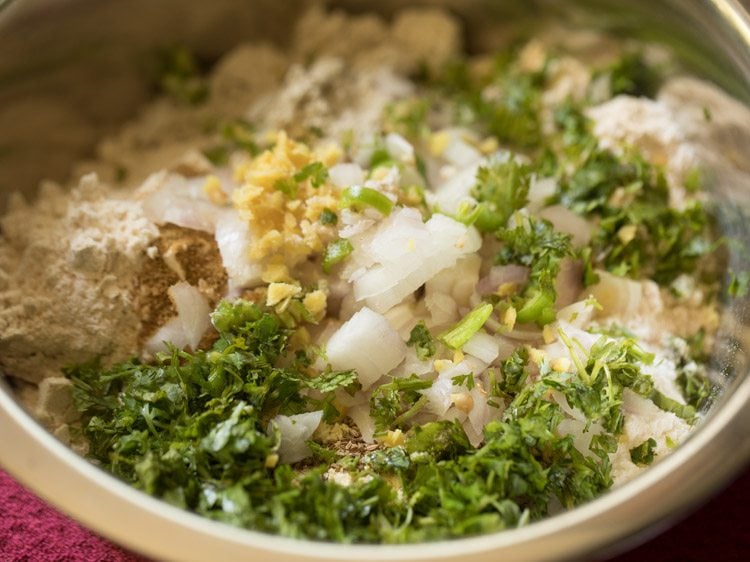 making thalipeeth recipe