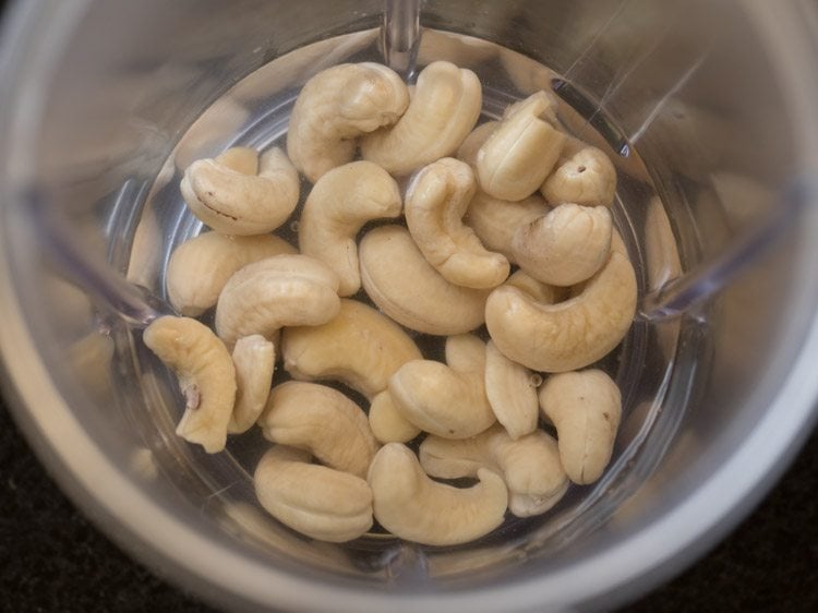 cashews in a blender jar