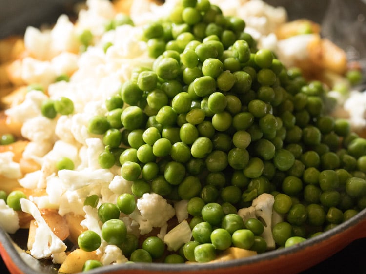 chopped cauliflower and green peas added to the potato-onion mixture. 