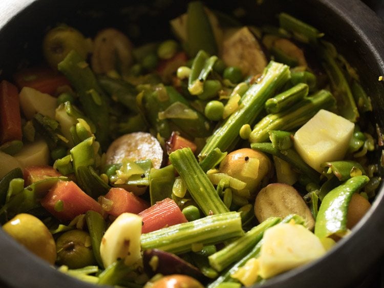 making bhogichi bhaji recipe