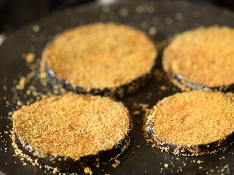 frying brinjal slices. 