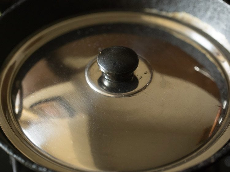 steaming indori poha in the covered pan. 