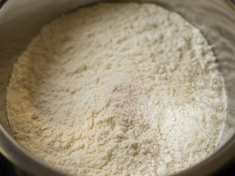 making Gujarati lilva kachori recipe