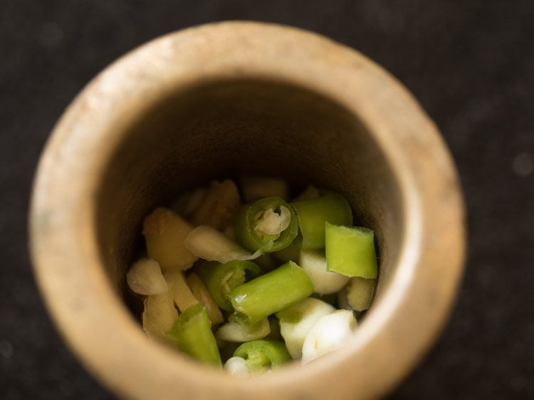 making Gujarati lilva kachori recipe