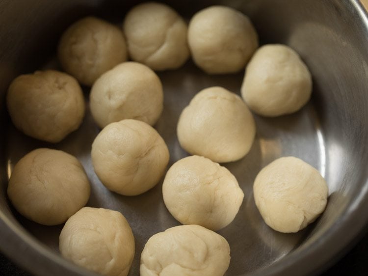 making Gujarati lilva kachori recipe